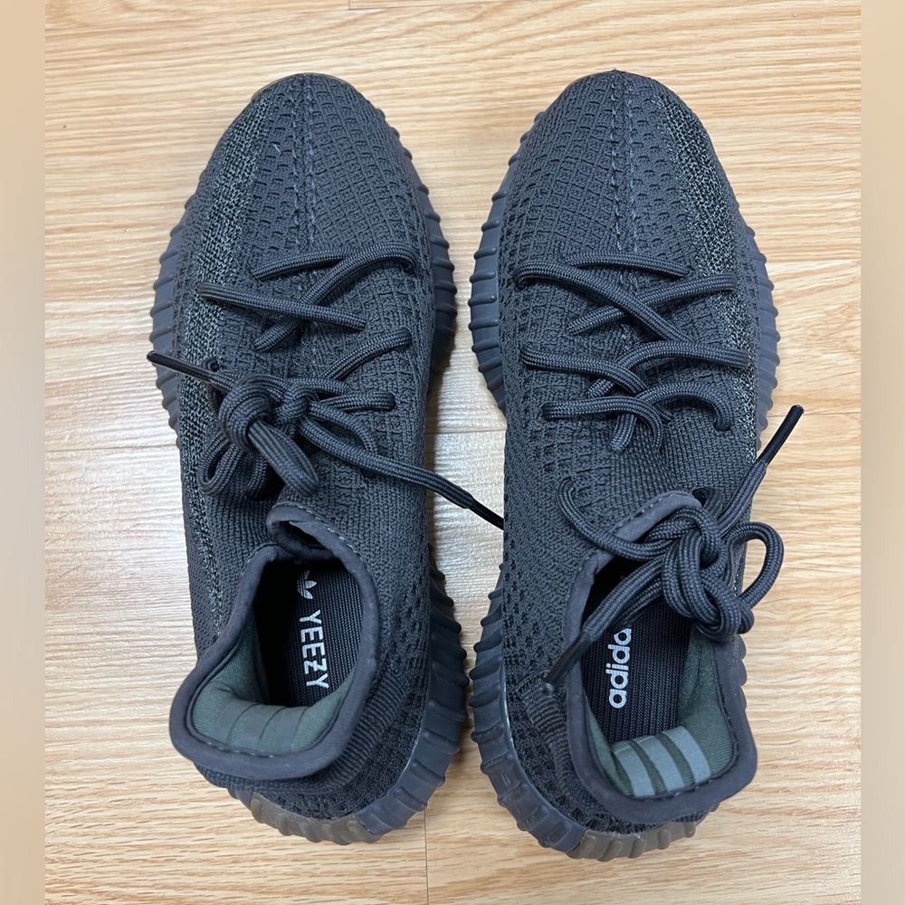 Men’s Addidas Yeezy Boost size 7 Black